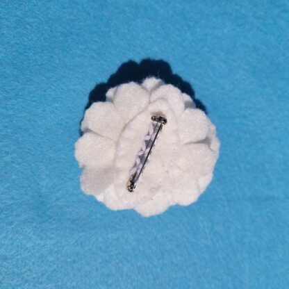 Broche fleur blanche bouton bulle par l'Atelier Jocha