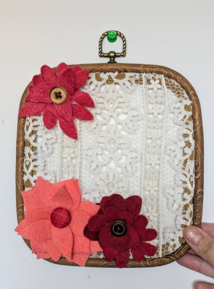 Cadre dentelles fleurs rouge et corail – Image 2