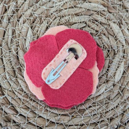 Grande pince fleur rouge et corail bouton noir doré – Image 3