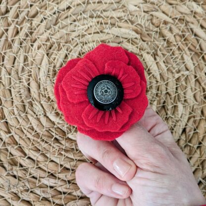 Broche fleur rouge Atelier Jocha