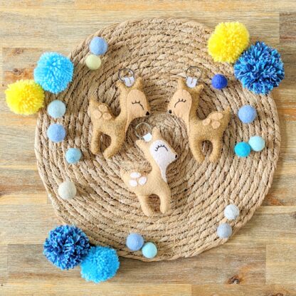 Porte-clés biche en feutrine de laine création artisanale par l'Atelier Jocha