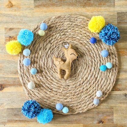 Porte-clés biche en feutrine de laine création artisanale par l'Atelier Jocha
