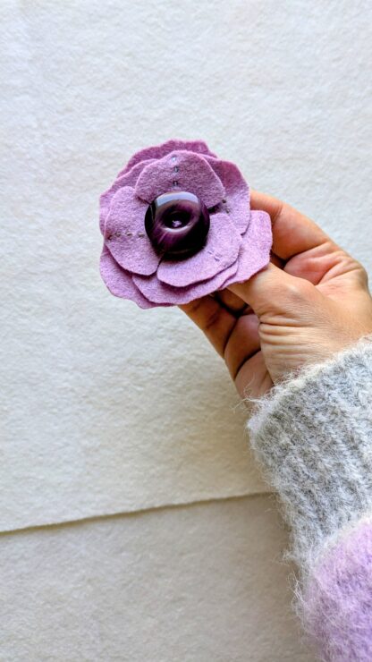 Broche violette fleur atelier jocha