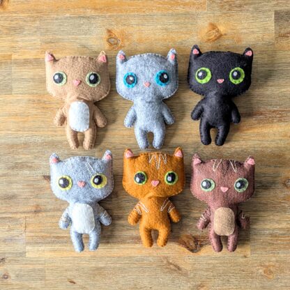 Chat en feutrine création par l'Atelier Jocha