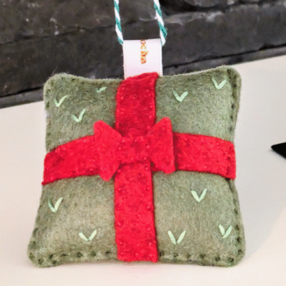 Pochette cadeau feutrine artisanale création par l'Atelier Jocha