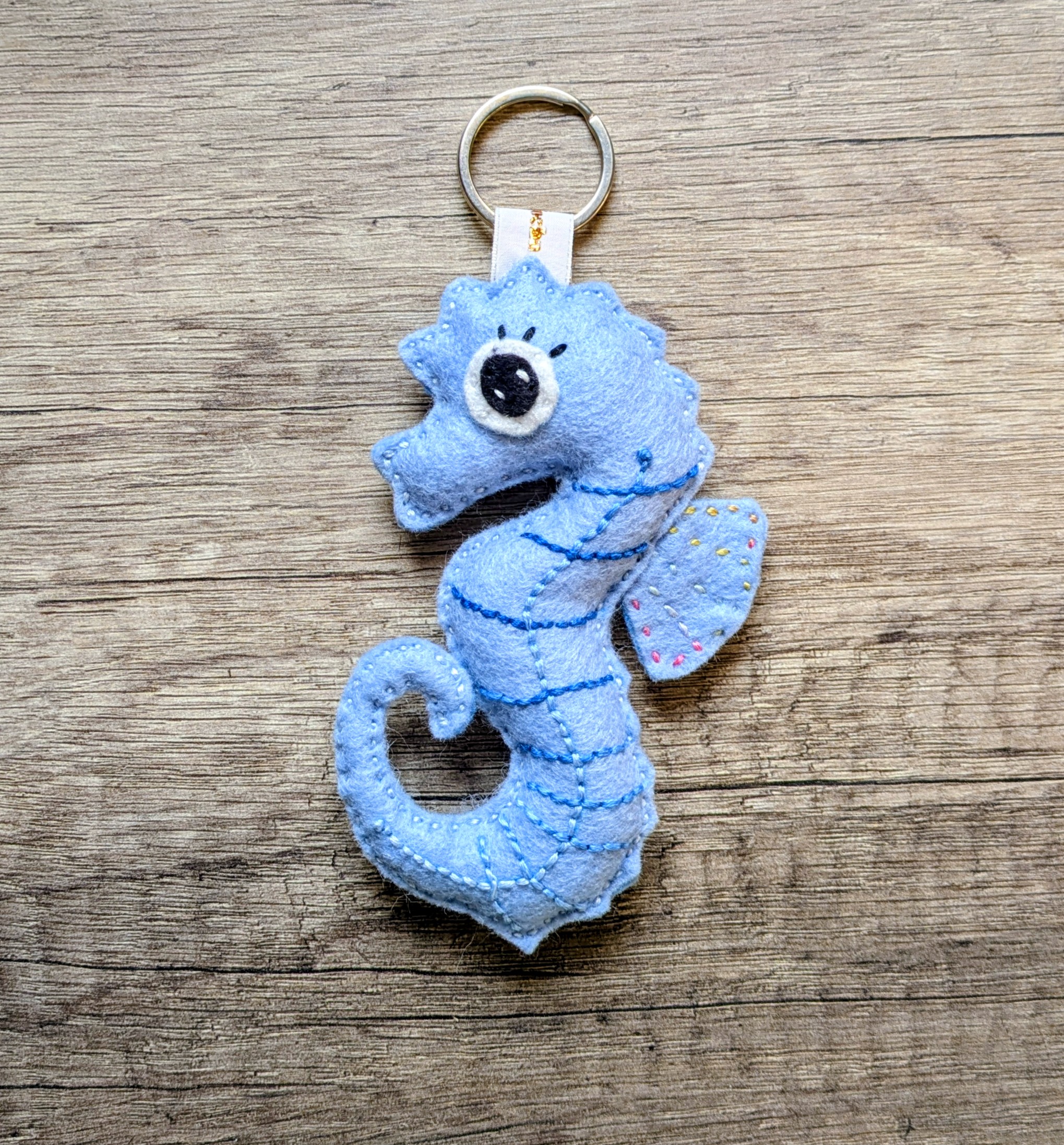 Mariage en bleu : les créations fait-main qui subliment votre “quelque chose de bleu”