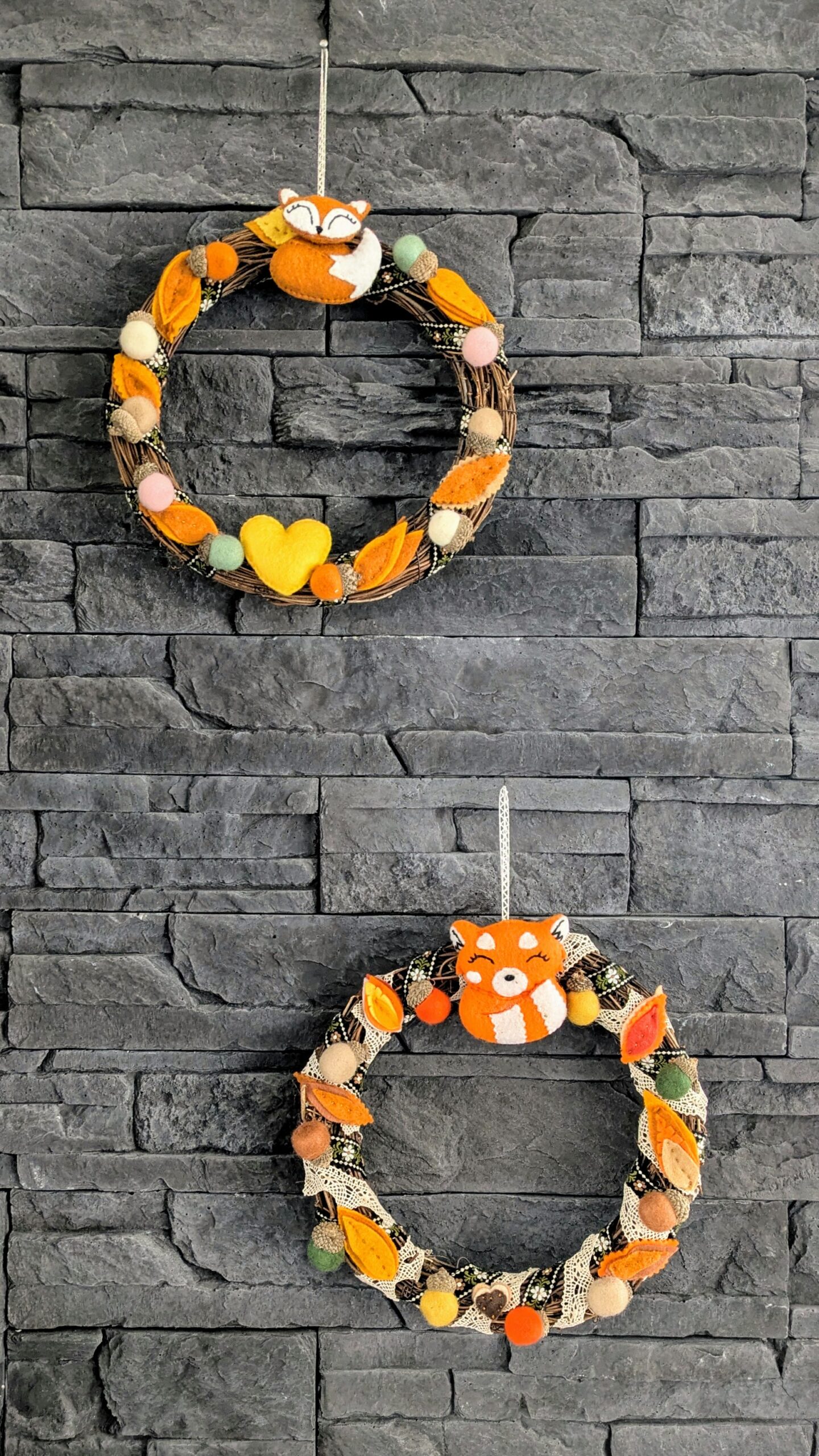 Couronne d'automne Renard et Panda roux en feutrine par l'Atelier Jocha