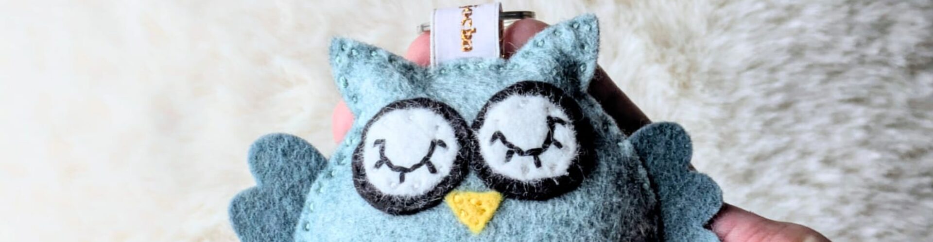 Chouette hibou en feutrine de laine création par l'Atelier Jocha